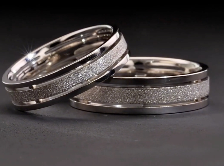 obrutshka-v-bilomy-zoloti-z-poednanniam-shervonogo-7