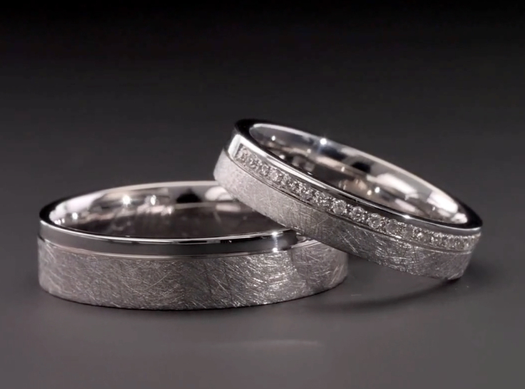 sytchasna-klassyka-obrutshka-v-bilomy-zoloti-5