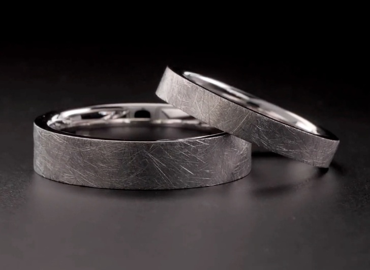 sytchasna-klassyka-obrutshka-v-bilomy-zoloti-8