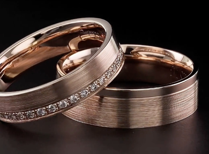 sytchasna-klassyka-obrutshka-v-chervonomy-zoloti-10