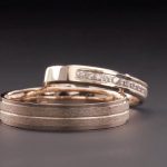 sytchasna-klassyka-obrutshka-v-chervonomy-zoloti-2