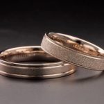 sytchasna-klassyka-obrutshka-v-chervonomy-zoloti-4