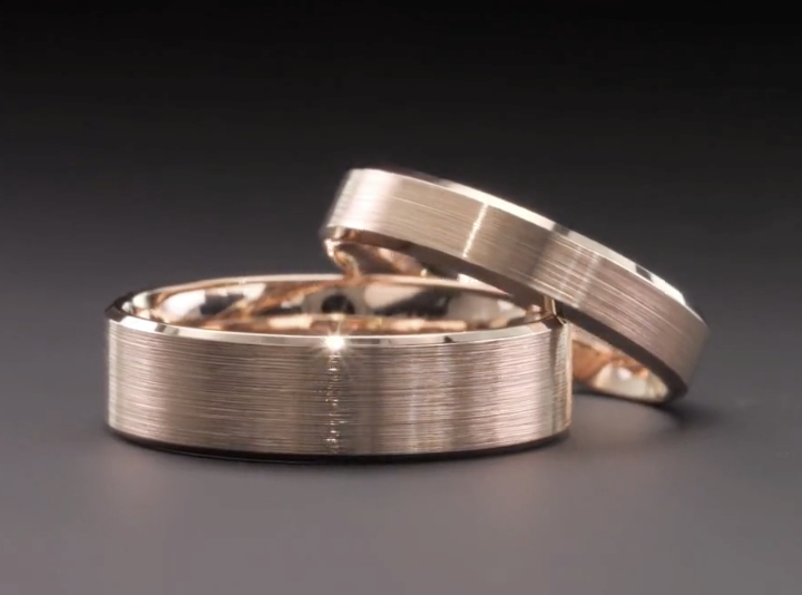 sytchasna-klassyka-obrutshka-v-chervonomy-zoloti-6